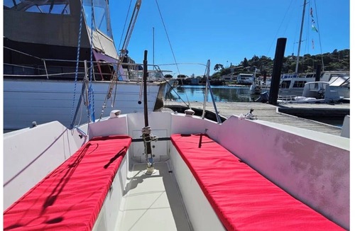 Sausalito Boat Rental | Quaint 1-bedroom house boat in beautiful Sausalito waters