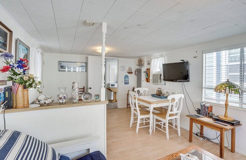 Avalon Cottage | Quaint Avalon Cottage < Half-Mi to Beaches!