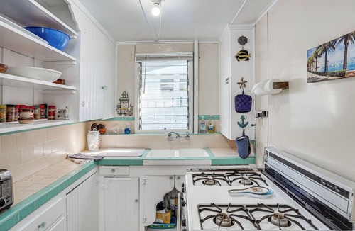 Avalon Cottage | Quaint Avalon Cottage < Half-Mi to Beaches!