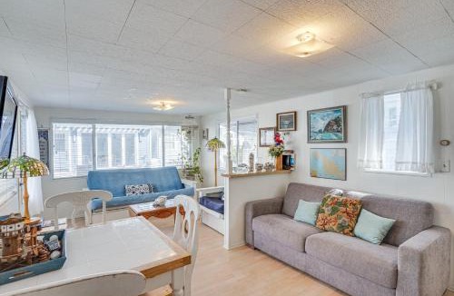 Avalon House | Quaint Avalon Cottage < Half-Mi to Beaches!