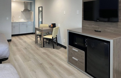 Tracy Hotel | Quality Inn Tracy I-205