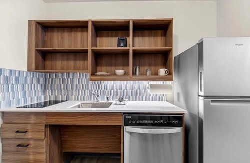 Temecula Hotel | Queen Beds Suite Near Miramonte Winery - 5.2 miles | Free Parking, Pets Allowed