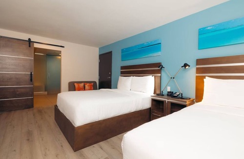 Harbor Hotel | Queen Queen Suite, The Cove | Minutes to Metro, Aquarium & Pike Outlets