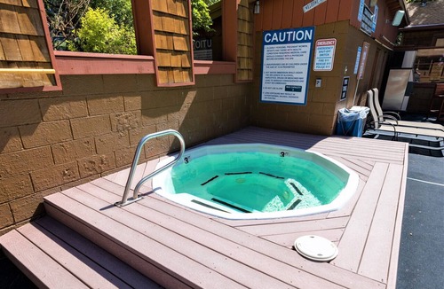 Tahoe Vista Cabin | Queen Studio Cabin
