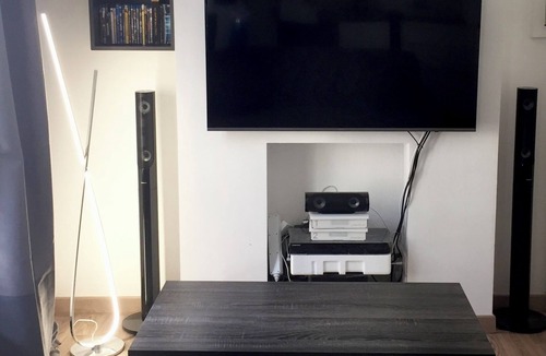 Quartier de Rochechouart Apartment | QUEEN SUITE Delightful 2-bedroom apartment with WiFi in Paris