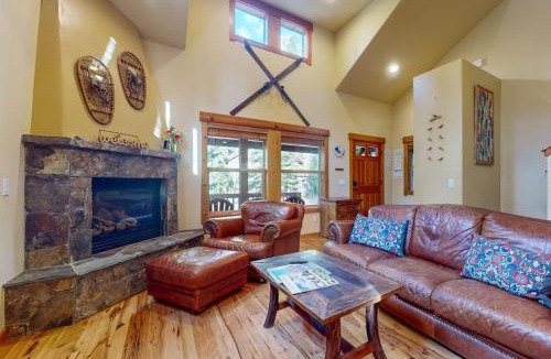 Truckee House | Quiet Cottage with Deck & Firepit - Near Skiing Golf Park & Water Sports