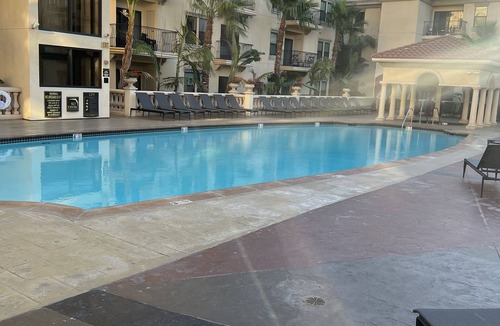Downtown Los Angeles Apartment | Quiet Two Bedroom Downtown LA w/incredible amenities!