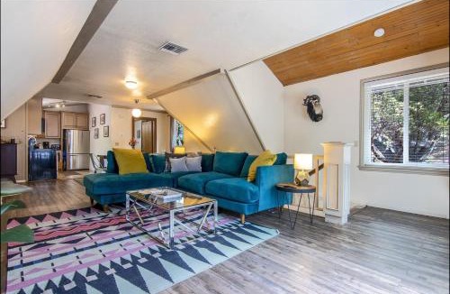 Pine Cove Ski Chalet | RACC00N Ridge Hot Tub Hideaway