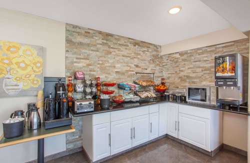 Clarkdale Hotel | Ramada by Wyndham Culver City