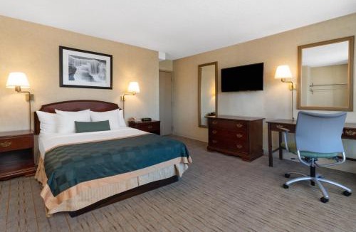 Northeast Reno Hotel | Ramada by Wyndham Reno Hotel & Casino