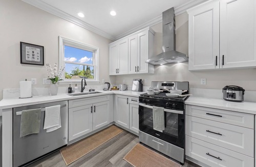 North Central House | Rare Find NEW 4Bed Home near old town pasadena