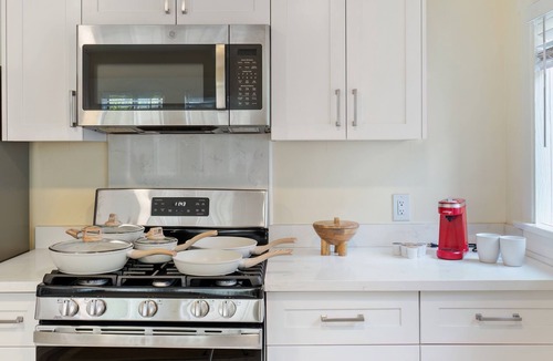 North Central House | Raymond Cozy bungalow near Old Town Pasadena 2bed