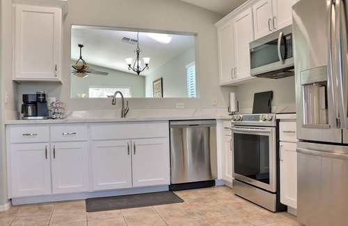 San Tan Valley House | Recent Reno fall 2024~ Big Bungalow with heated Pool! Steps to San Tan Highlands