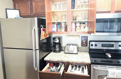 Oak Creek Condo | ~Red Rock Sanctuary w/Views~Pool~BBQ~Cozy~Clean~