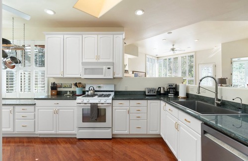 West Sedona House | Red Rock Views, Hot Tub, Community Pool, Walk To Pickleball Court, Trail Pass
