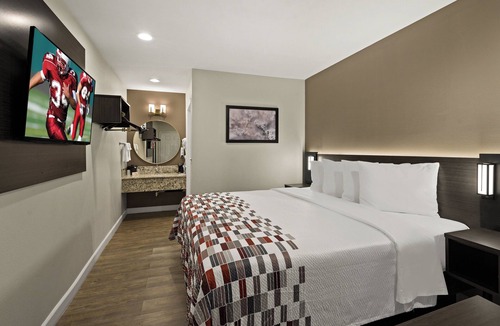 Harbor Hotel | Red Roof Inn Los Angeles - Wilmington, CA