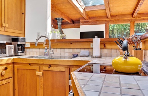 Guerneville House | Redwood Canopy Getaway! Guerneville~Russian River! EV~Hot Tub!~TreeFort