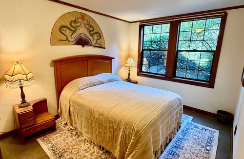 Westhaven-Moonstone House | 🌲Redwood Garden Sanctuary- Nestled in Gardens, Forest and Minutes from the Sea.