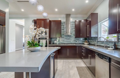 Valley Glen House | Regal 4 bed with hot tub close to Universal Studios