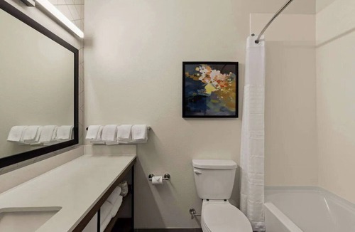 Temecula Hotel | Relax & Unwind in Spacious Suite w/Free Parking | Miramonte Winery - 5.2 miles