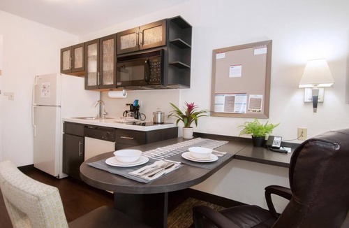 Anaheim Resort Hotel | Relax & Unwind Near Disneyland w/Full Kitchen & Pets are Welcome!