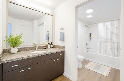 Marina del Rey Apartment | Relaxed Marina del Rey Stay - 1BR with Pool, Sauna & Gym Access