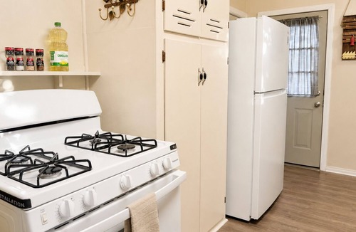 Coalinga House | Relaxing 3BR Home with King Bed & Free Laundry