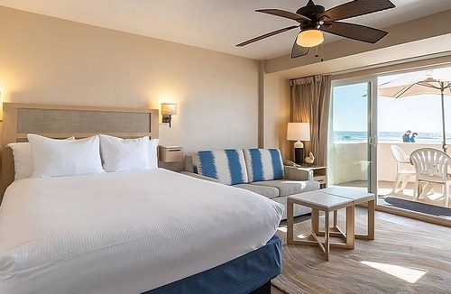 Townsite Hotel | Relaxing Beach Getaway With Balcony & Pool Access | Walk to Beach