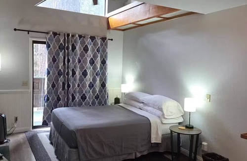 Idyllwild Cabin | Relaxing Studio in Idyllwild