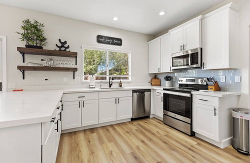 Mesa House | Remodeled 6BR in Red MTN Ranch Priv Pool, Firepit, BBQ, Basketball Hoop
