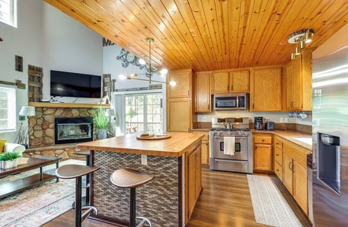 Crestline House | Remodeled Crestline Retreat: Walk to Lake Gregory!