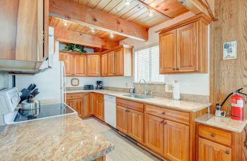 Truckee Ski Chalet | Remodeled home with private hot tub, pool access & free ski shuttle