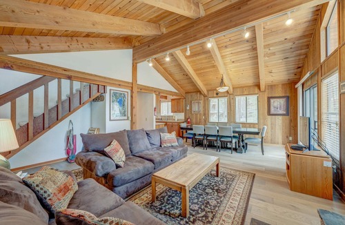 Truckee Ski Chalet | Remodeled home with private hot tub, pool access & free ski shuttle