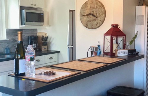 Los Gatos Apartment | Remodeled in Los Gatos, walking to TraderJoes and parks, minutes to downtown.