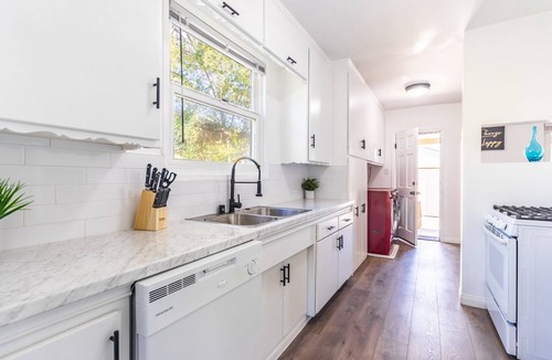 North Hollywood House | Remodeled Spacious Home, Huge Backyard, Grill, Monthly Discounts, Pets!