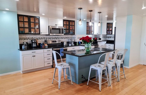 Marina del Rey Condo | Remodeled two-bedroom condo. panoramic views and a luxurious, dreamy atmosphere.