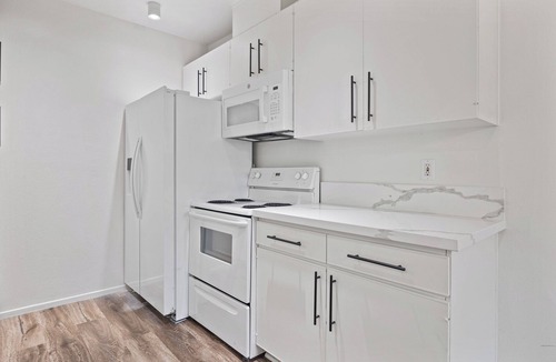 Northwest San Pedro Condo | Renovated 1-Bedroom Condo with AC, Swimming Pool & Fitness Room in San Pedro!