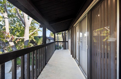 Northwest San Pedro Condo | Renovated 1-Bedroom Condo with AC, Swimming Pool & Fitness Room in San Pedro!