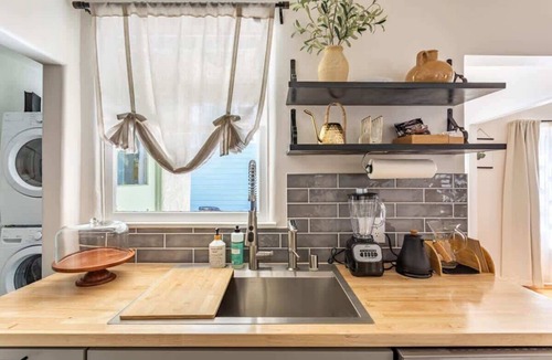 Carlson Park House | Renovated Home I Walk to Downtown | Patio