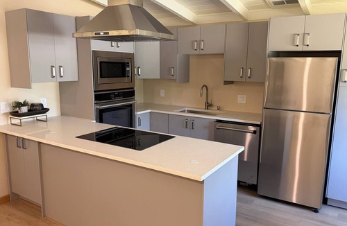Davis House | Renovated & reclaimed Cozy Downtown Davis House