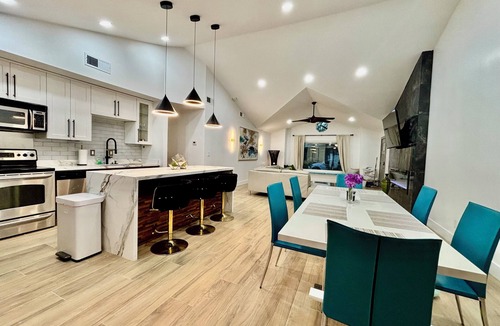 Scottsdale Highlands Estates House | Renovated Retreat-High Ceiling-Outdoor Kitchen