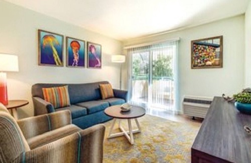 Mission Valley Resort | Renowned San Diego Zoo and the Old Globe Theatre nearby!