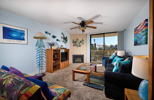 Townsite Condo | Resort Living Steps from White Sandy Beaches! Gym/Pools/Pier