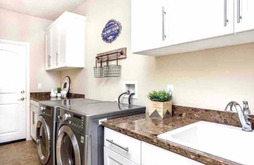 Westpark House | Resort-style Luxury 3 Bed 3.5 Bath Townhouse Disneyland Sanitized