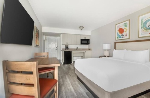Canyon Corridor Hotel | Resort-Style Villa w/Pools, Waterslides, Spa & Fun for Everyone