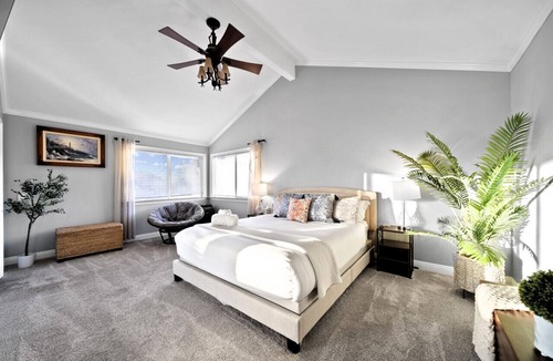 Tustin House | Retreat: Disney★Pools★Hot Tub★Gardens★Pergola★Games★BBQ
