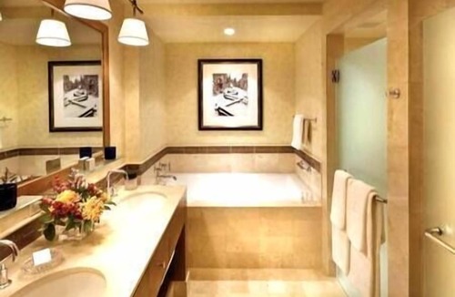 Truckee Hotel | Ritz Carlton Club Resort Lake Tahoe, Truckee