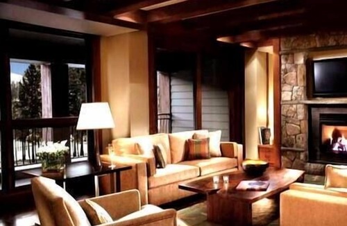 Truckee Hotel | Ritz Carlton Club Resort Lake Tahoe, Truckee