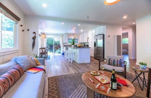 Guerneville House | River Cabin~Easy Walk to River~PLAYCATION! Russian River Bungalow