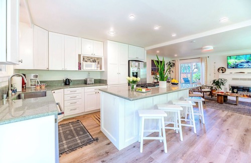 Guerneville House | River Cabin~Easy Walk to River~PLAYCATION! Russian River Bungalow